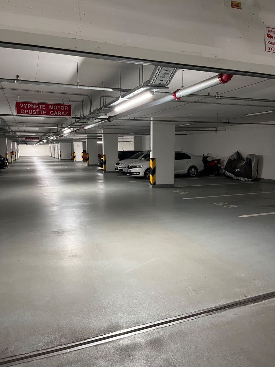 Prenájom garáže 12 m², Hlučkova, Praha, Praha Prenájom garáže 12 m², Hlučkova, Praha, Praha