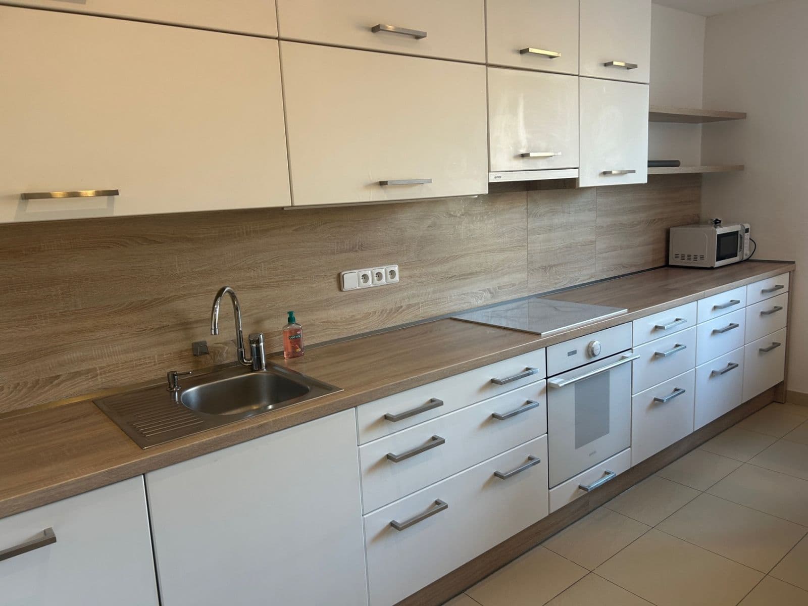 Prenájom bytu 3-izbový 121 m², Družstevní ochoz, Praha, Praha Prenájom bytu 3-izbový 121 m², Družstevní ochoz, Praha, Praha