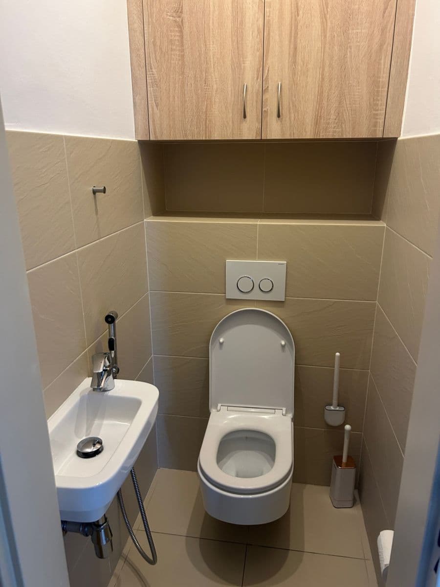 Prenájom bytu 3-izbový 121 m², Družstevní ochoz, Praha, Praha Prenájom bytu 3-izbový 121 m², Družstevní ochoz, Praha, Praha