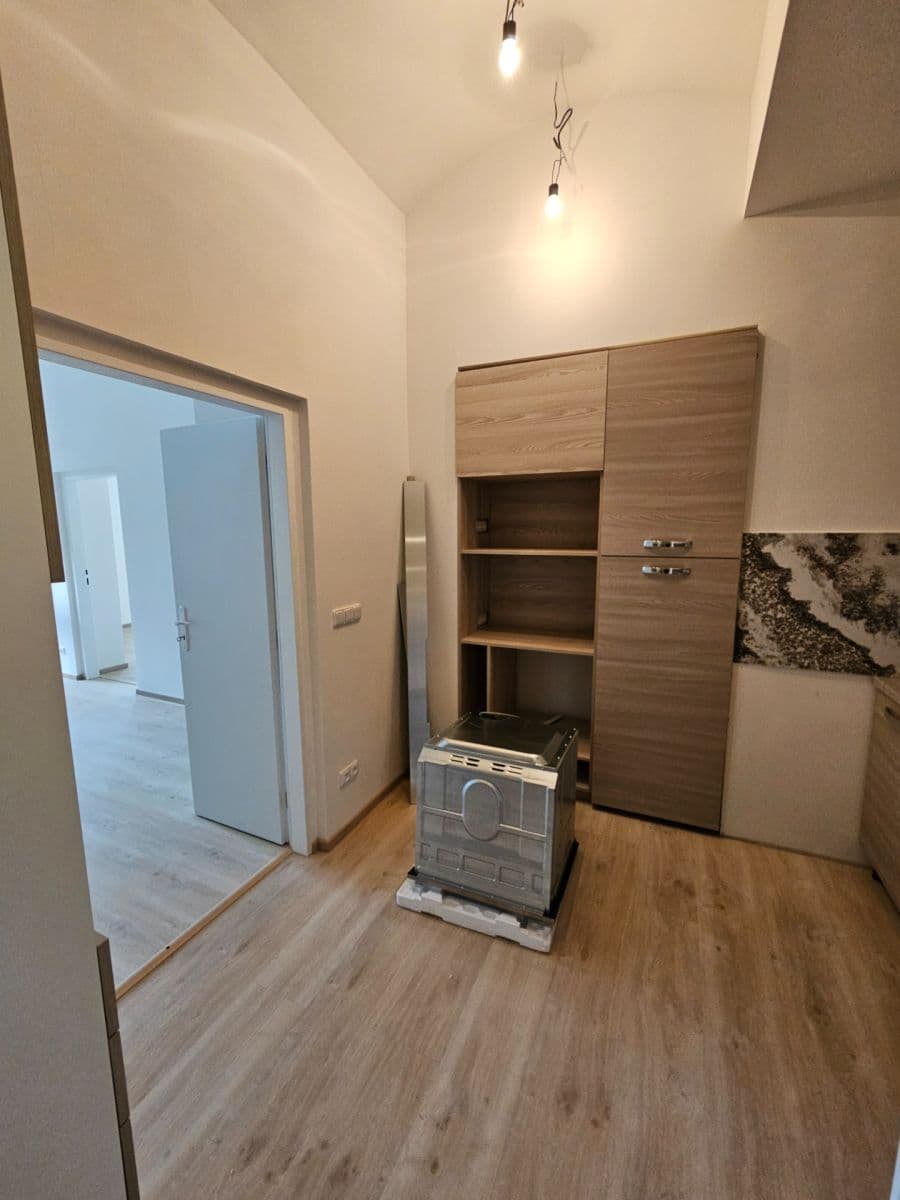 Prenájom bytu 3-izbový 97 m², Šubertova, Praha, Praha Prenájom bytu 3-izbový 97 m², Šubertova, Praha, Praha