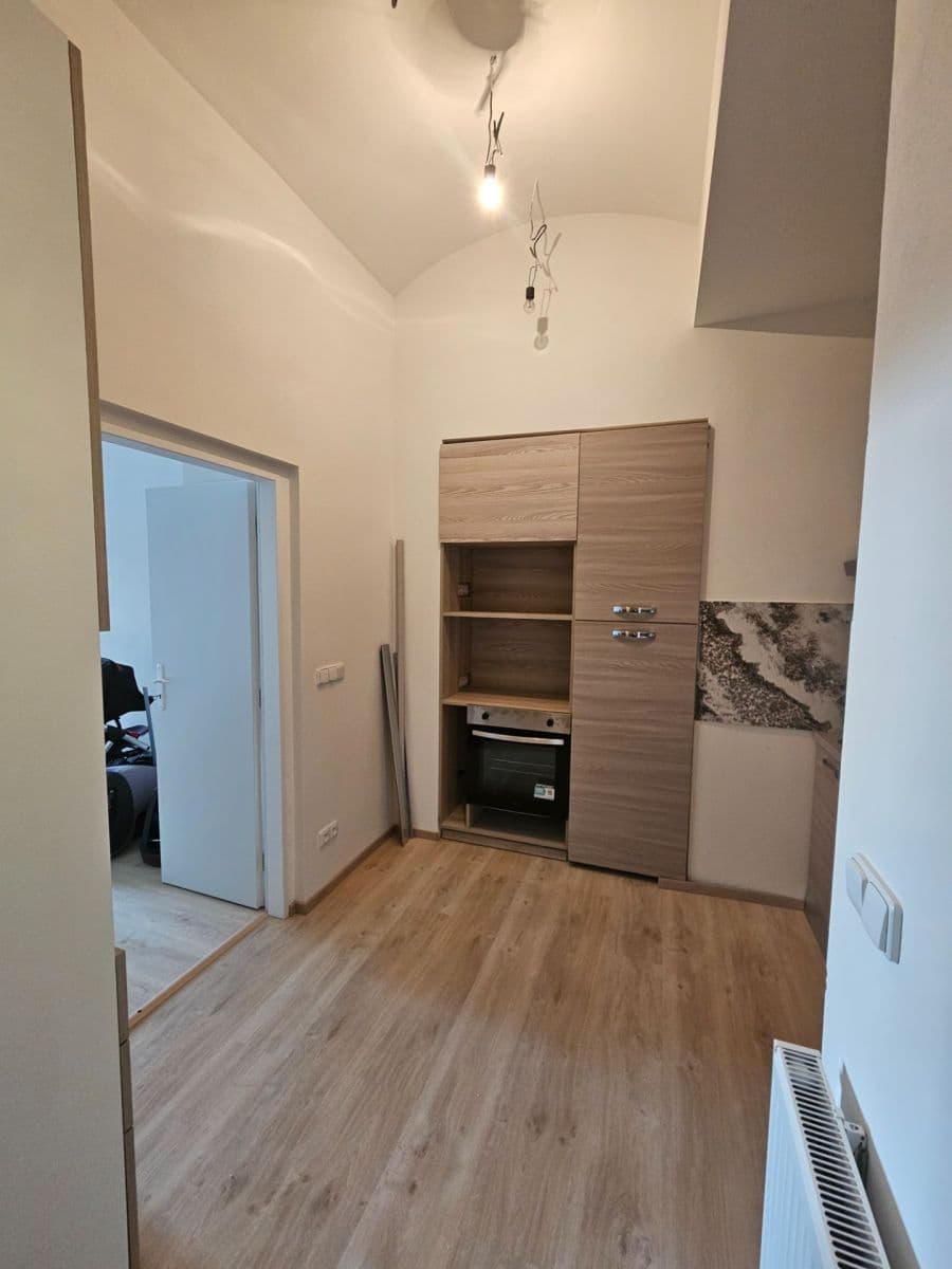 Prenájom bytu 3-izbový 97 m², Šubertova, Praha, Praha Prenájom bytu 3-izbový 97 m², Šubertova, Praha, Praha