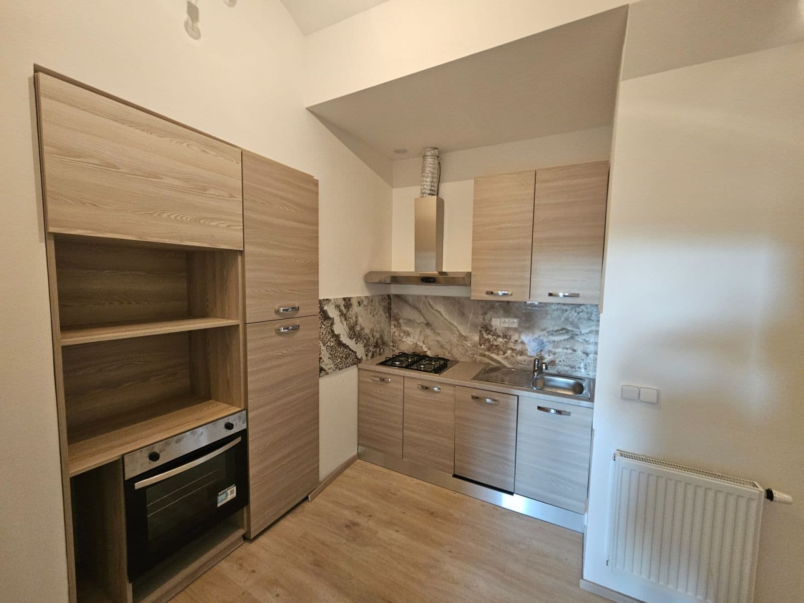 Prenájom bytu 3-izbový 97 m², Šubertova, Praha, Praha Prenájom bytu 3-izbový 97 m², Šubertova, Praha, Praha