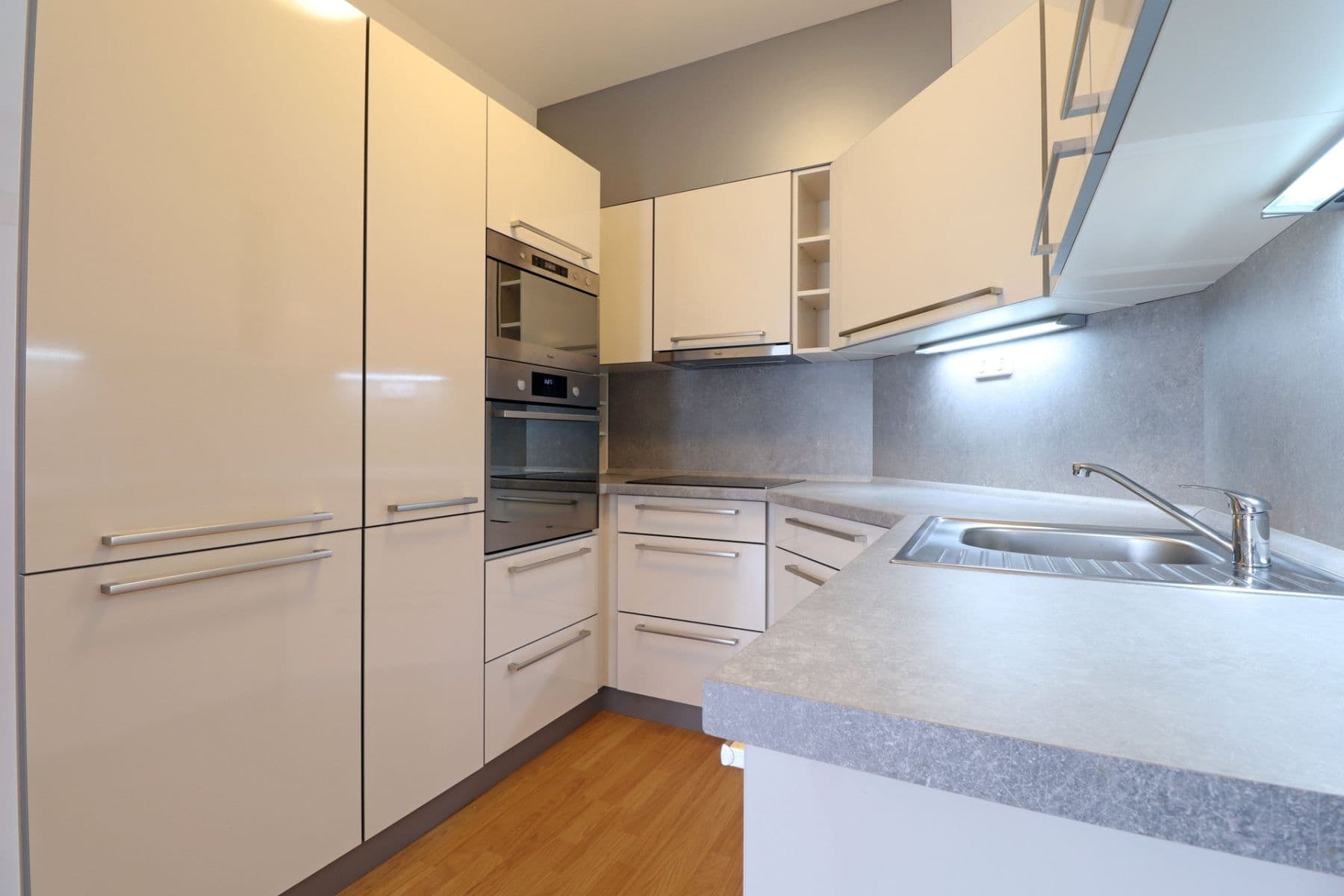 Prenájom bytu 2-izbový 63 m², Hanusova, Praha, Praha Prenájom bytu 2-izbový 63 m², Hanusova, Praha, Praha
