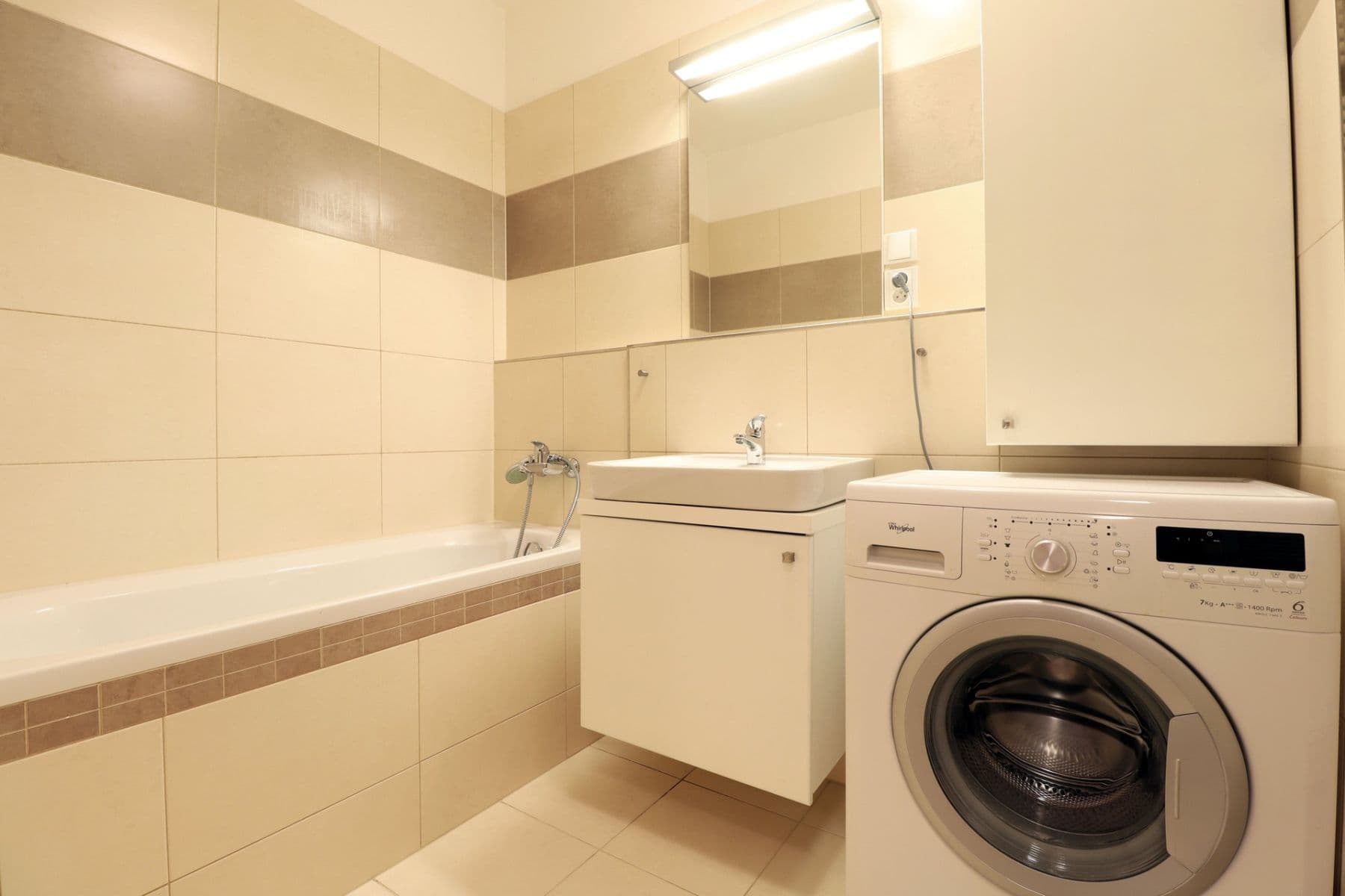 Prenájom bytu 2-izbový 63 m², Hanusova, Praha, Praha Prenájom bytu 2-izbový 63 m², Hanusova, Praha, Praha