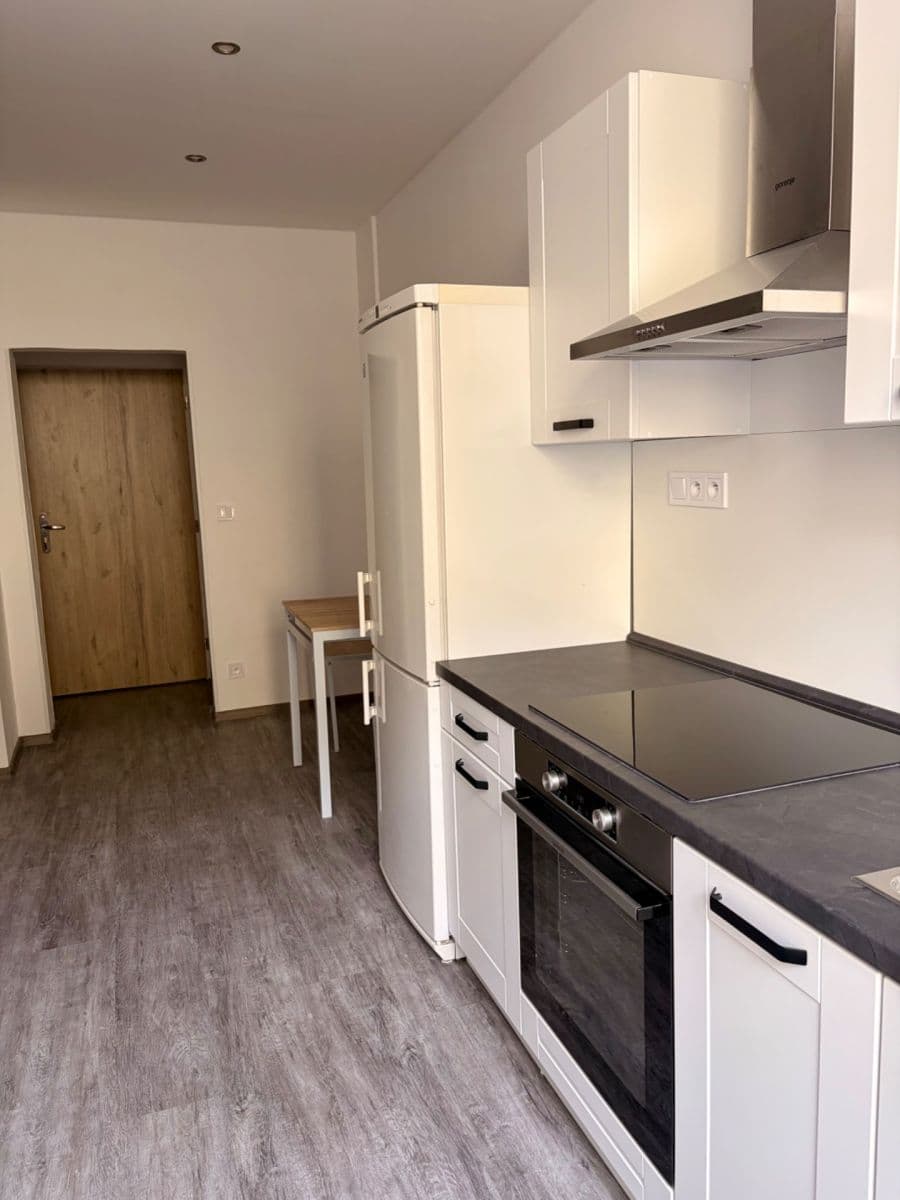 Prenájom bytu 2-izbový 38 m², náměstí Dr. M. Horákové, Karlovy Vary, Karlovarský kraj Prenájom bytu 2-izbový 38 m², náměstí Dr. M. Horákové, Karlovy Vary, Karlovarský kraj