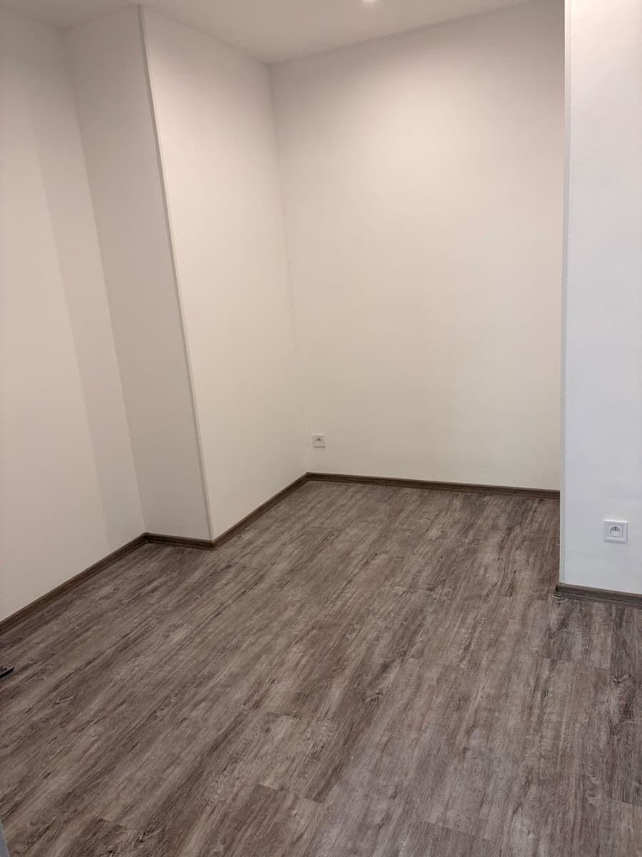 Prenájom bytu 2-izbový 38 m², náměstí Dr. M. Horákové, Karlovy Vary, Karlovarský kraj Prenájom bytu 2-izbový 38 m², náměstí Dr. M. Horákové, Karlovy Vary, Karlovarský kraj