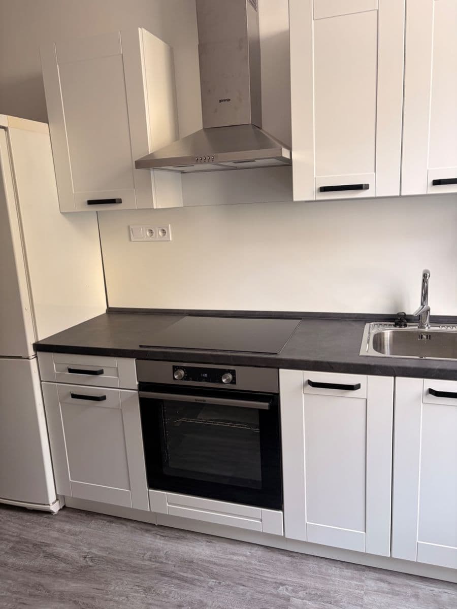 Prenájom bytu 2-izbový 38 m², náměstí Dr. M. Horákové, Karlovy Vary, Karlovarský kraj Prenájom bytu 2-izbový 38 m², náměstí Dr. M. Horákové, Karlovy Vary, Karlovarský kraj