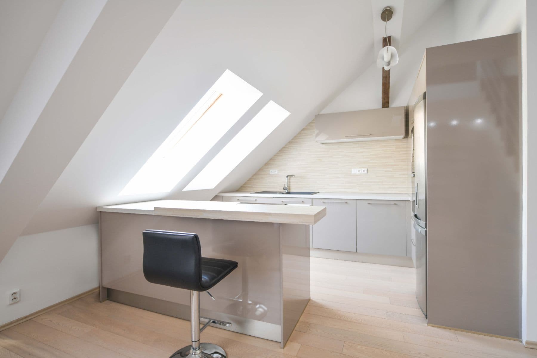 Predaj bytu 1-izbový 58 m², Kamenická, Praha, Praha Predaj bytu 1-izbový 58 m², Kamenická, Praha, Praha