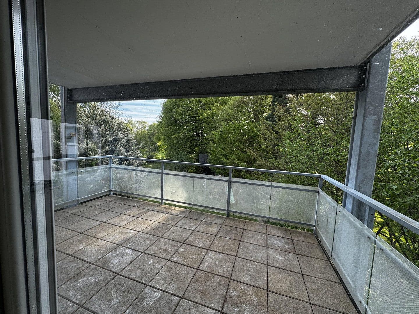 Prenájom bytu 5-izbový 160 m², Bruchköbel, Hesensko Prenájom bytu 5-izbový 160 m², Bruchköbel, Hesensko