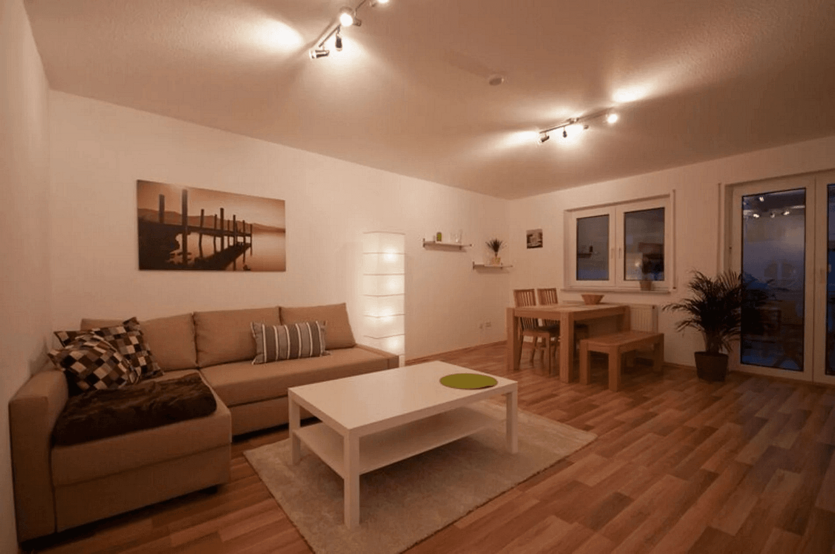 Prenájom bytu 2-izbový 60 m², Karlsruhe, Bádensko-Wurttembersko Prenájom bytu 2-izbový 60 m², Karlsruhe, Bádensko-Wurttembersko