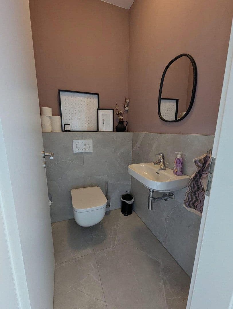 Prenájom bytu 4-izbový 110 m², Prinz-Ferdiand-Str. 142, Krefeld, Severné Porýnie - Westfálsko Prenájom bytu 4-izbový 110 m², Prinz-Ferdiand-Str. 142, Krefeld, Severné Porýnie - Westfálsko