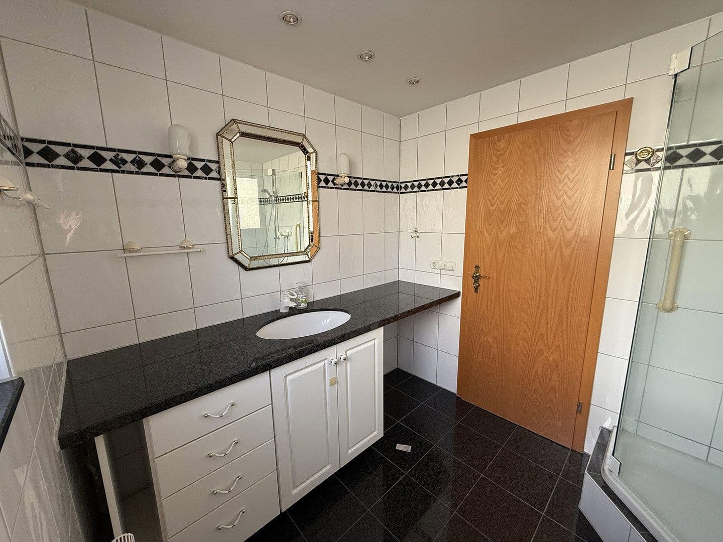 Prenájom bytu 3-izbový 92 m², Johannes-Brahms-Str. 26, Leimen, Bádensko-Wurttembersko Prenájom bytu 3-izbový 92 m², Johannes-Brahms-Str. 26, Leimen, Bádensko-Wurttembersko