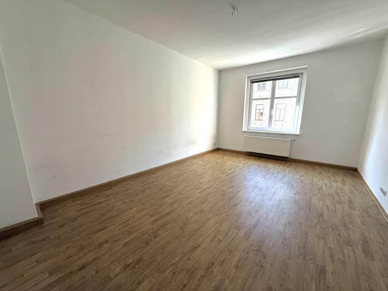 Prenájom bytu 4-izbový 105 m², Bergstraße 50, Plavno, Sasko Prenájom bytu 4-izbový 105 m², Bergstraße 50, Plavno, Sasko