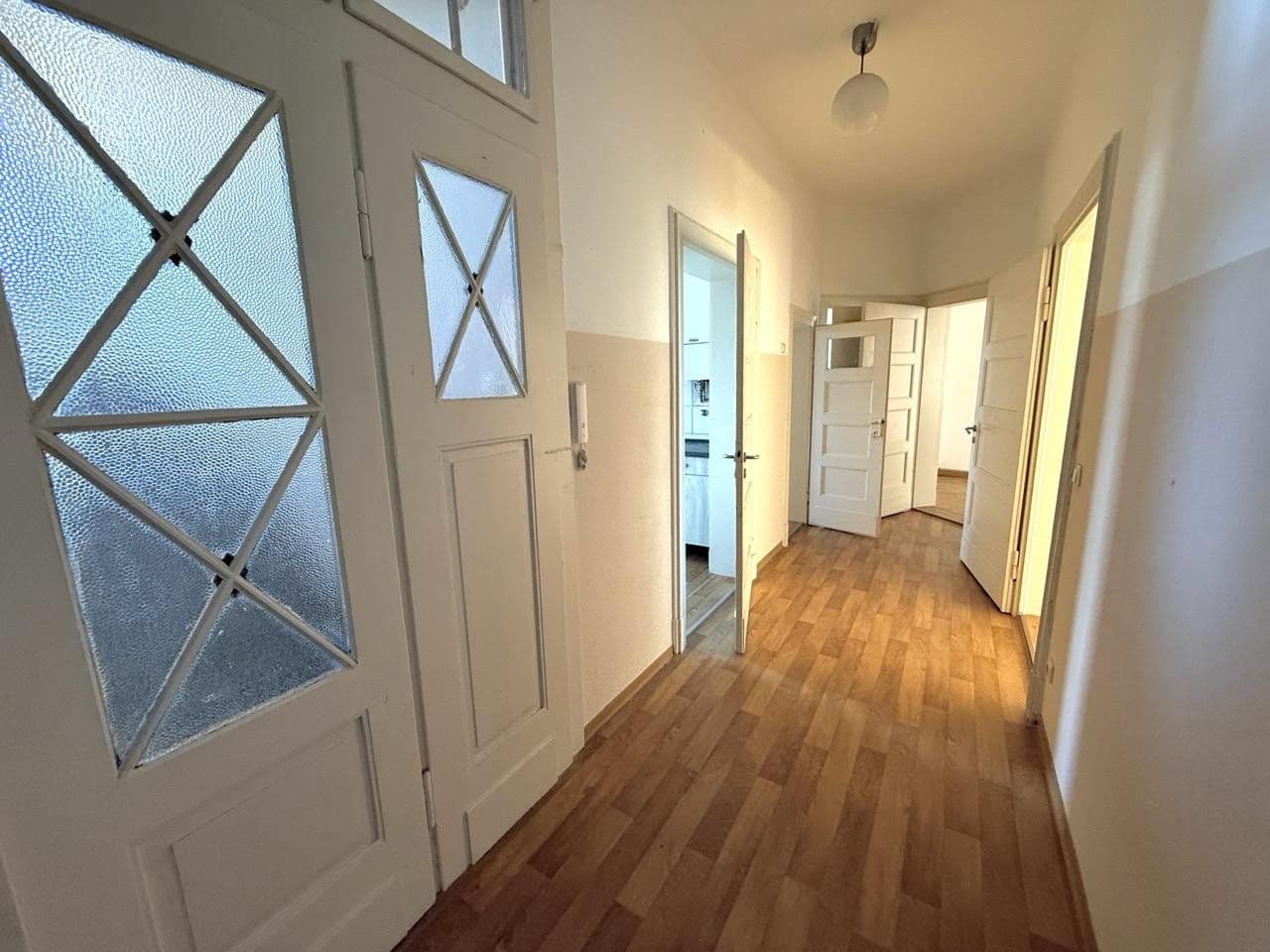 Prenájom bytu 4-izbový 105 m², Bergstraße 50, Plavno, Sasko Prenájom bytu 4-izbový 105 m², Bergstraße 50, Plavno, Sasko