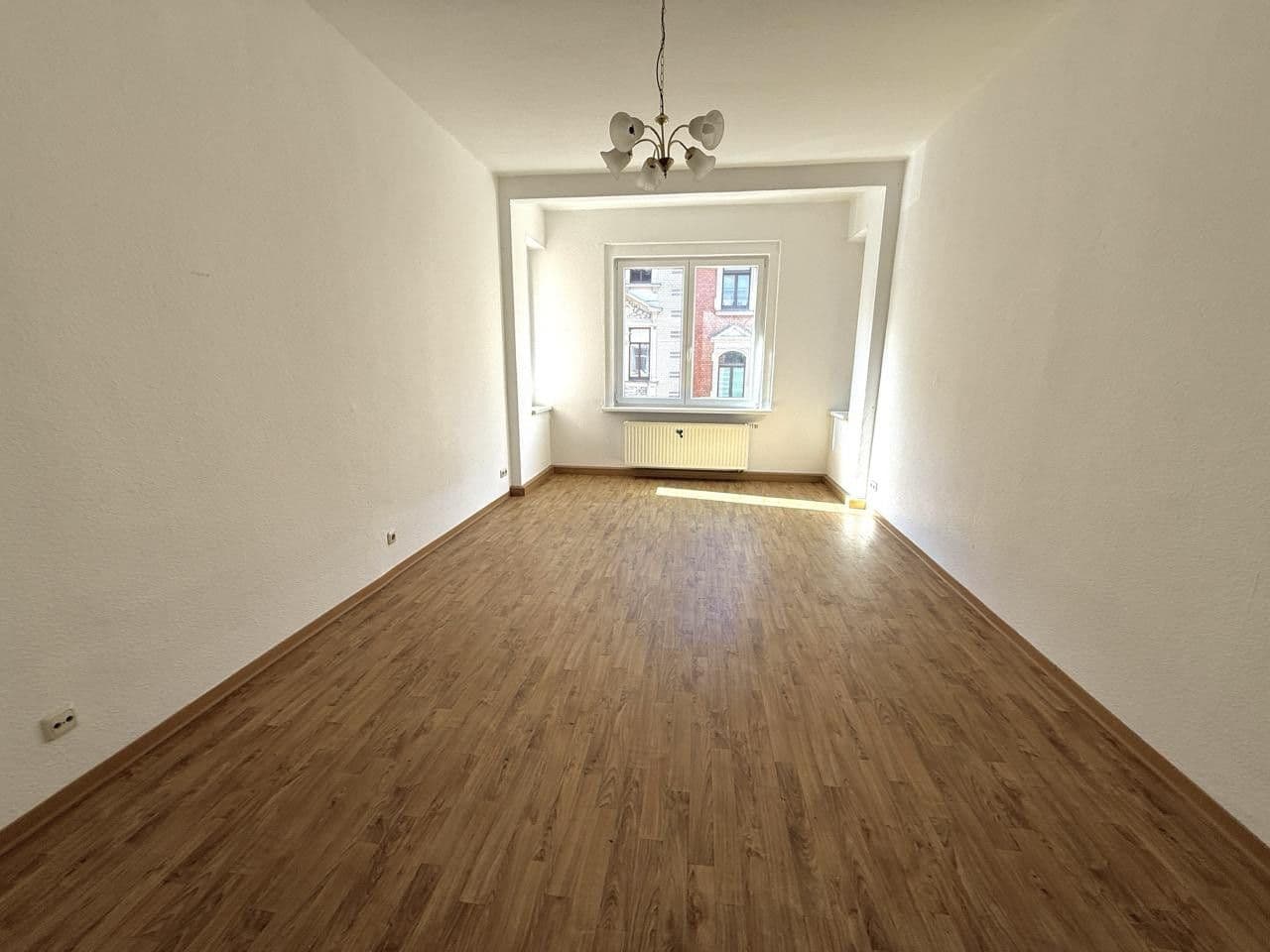 Prenájom bytu 4-izbový 105 m², Bergstraße 50, Plavno, Sasko Prenájom bytu 4-izbový 105 m², Bergstraße 50, Plavno, Sasko