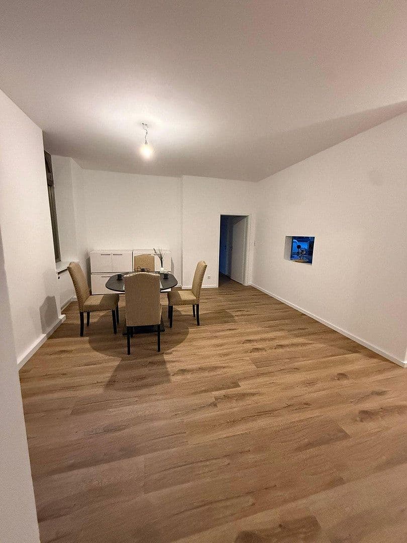 Predaj bytu 7-izbový 190 m², Offenbach an der Queich, Porýnie-Falcko Predaj bytu 7-izbový 190 m², Offenbach an der Queich, Porýnie-Falcko