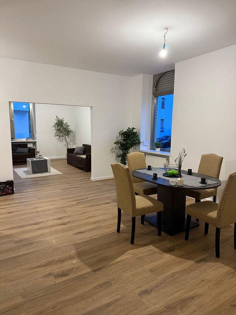 Predaj bytu 7-izbový 190 m², Offenbach an der Queich, Porýnie-Falcko Predaj bytu 7-izbový 190 m², Offenbach an der Queich, Porýnie-Falcko