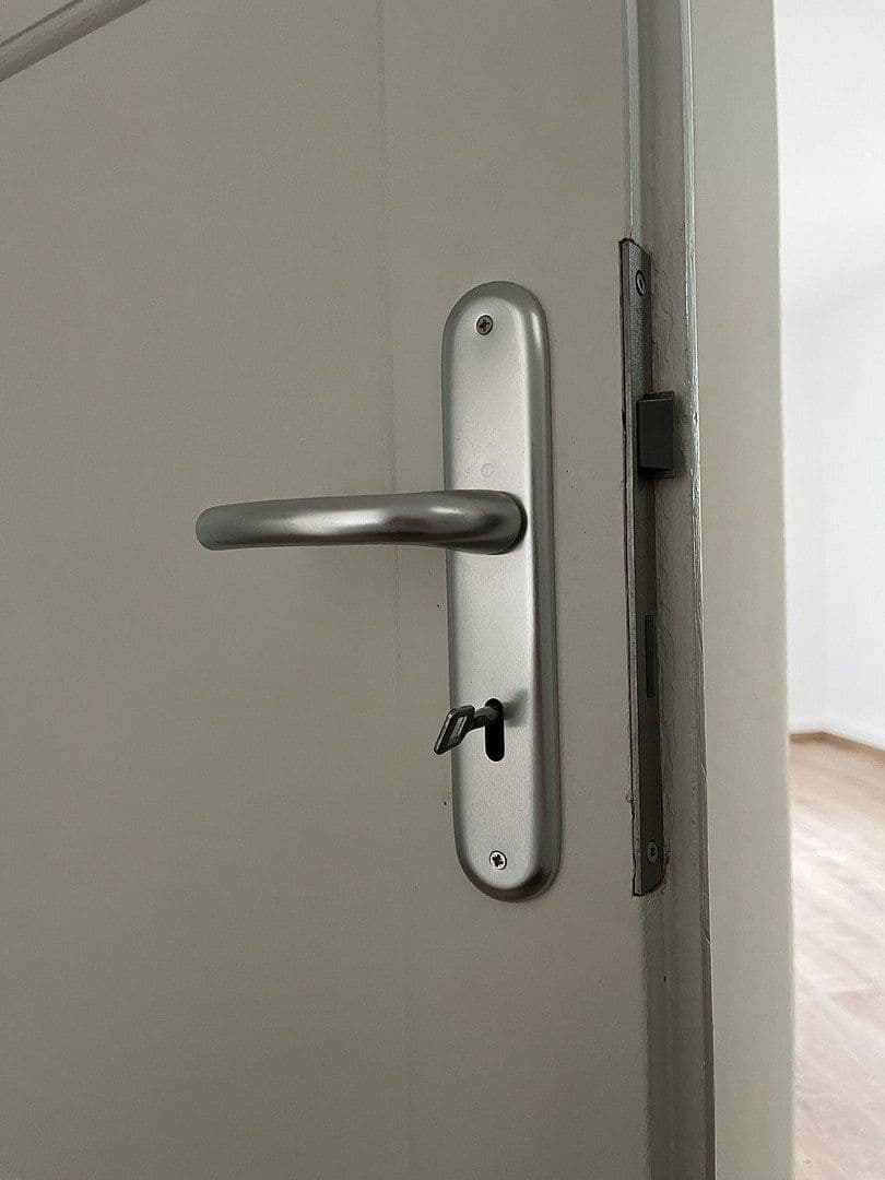 Prenájom bytu 3-izbový 51 m², Alte Holzhausener Straße 8, Leipzig, Sasko Prenájom bytu 3-izbový 51 m², Alte Holzhausener Straße 8, Leipzig, Sasko