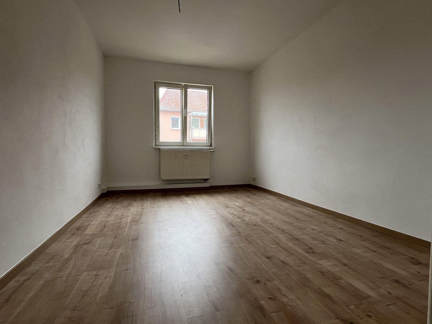 Prenájom bytu 3-izbový 51 m², Alte Holzhausener Straße 8, Leipzig, Sasko Prenájom bytu 3-izbový 51 m², Alte Holzhausener Straße 8, Leipzig, Sasko