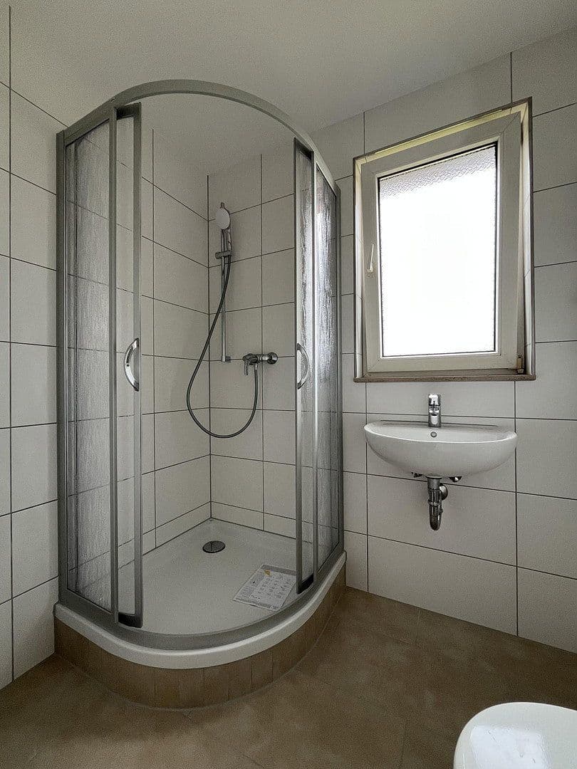 Prenájom bytu 3-izbový 51 m², Alte Holzhausener Straße 8, Leipzig, Sasko Prenájom bytu 3-izbový 51 m², Alte Holzhausener Straße 8, Leipzig, Sasko