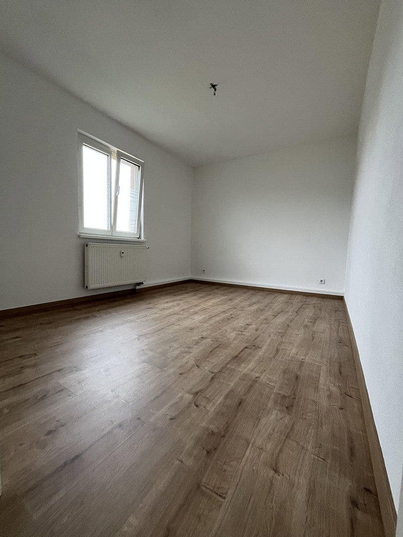Prenájom bytu 3-izbový 51 m², Alte Holzhausener Straße 8, Leipzig, Sasko Prenájom bytu 3-izbový 51 m², Alte Holzhausener Straße 8, Leipzig, Sasko