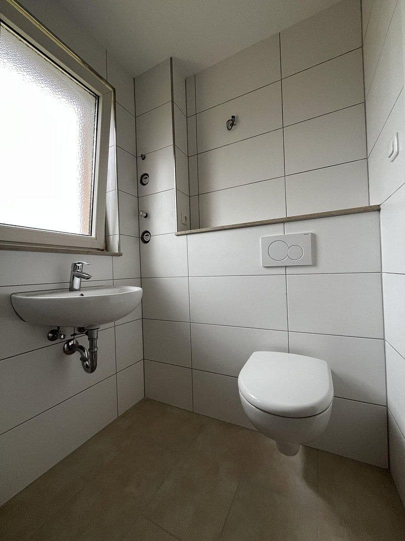 Prenájom bytu 3-izbový 51 m², Alte Holzhausener Straße 8, Leipzig, Sasko Prenájom bytu 3-izbový 51 m², Alte Holzhausener Straße 8, Leipzig, Sasko