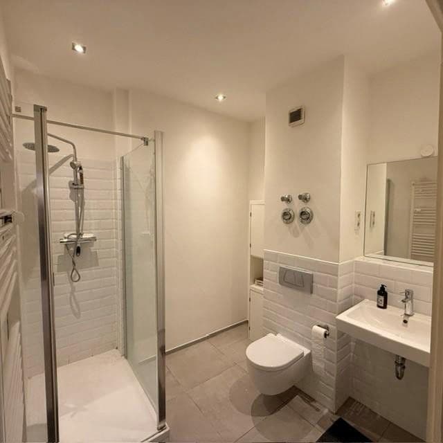 Predaj bytu 4-izbový 96 m², Andreasstraße 46, Berlin, Berlín Predaj bytu 4-izbový 96 m², Andreasstraße 46, Berlin, Berlín