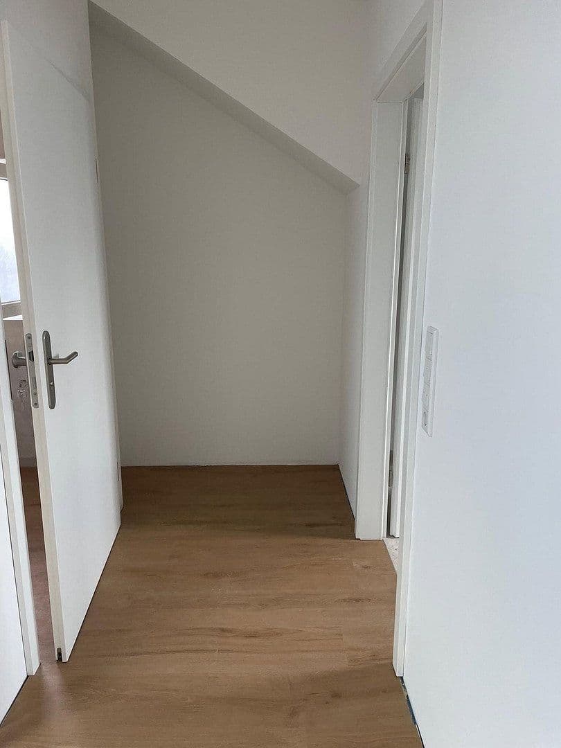 Prenájom bytu 3-izbový 77 m², Rodenbach, Porýnie-Falcko Prenájom bytu 3-izbový 77 m², Rodenbach, Porýnie-Falcko