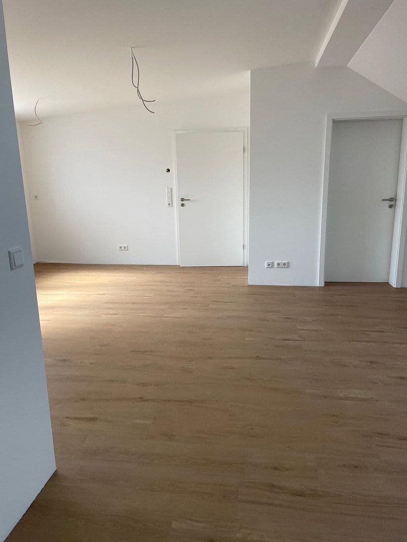 Prenájom bytu 3-izbový 77 m², Rodenbach, Porýnie-Falcko Prenájom bytu 3-izbový 77 m², Rodenbach, Porýnie-Falcko