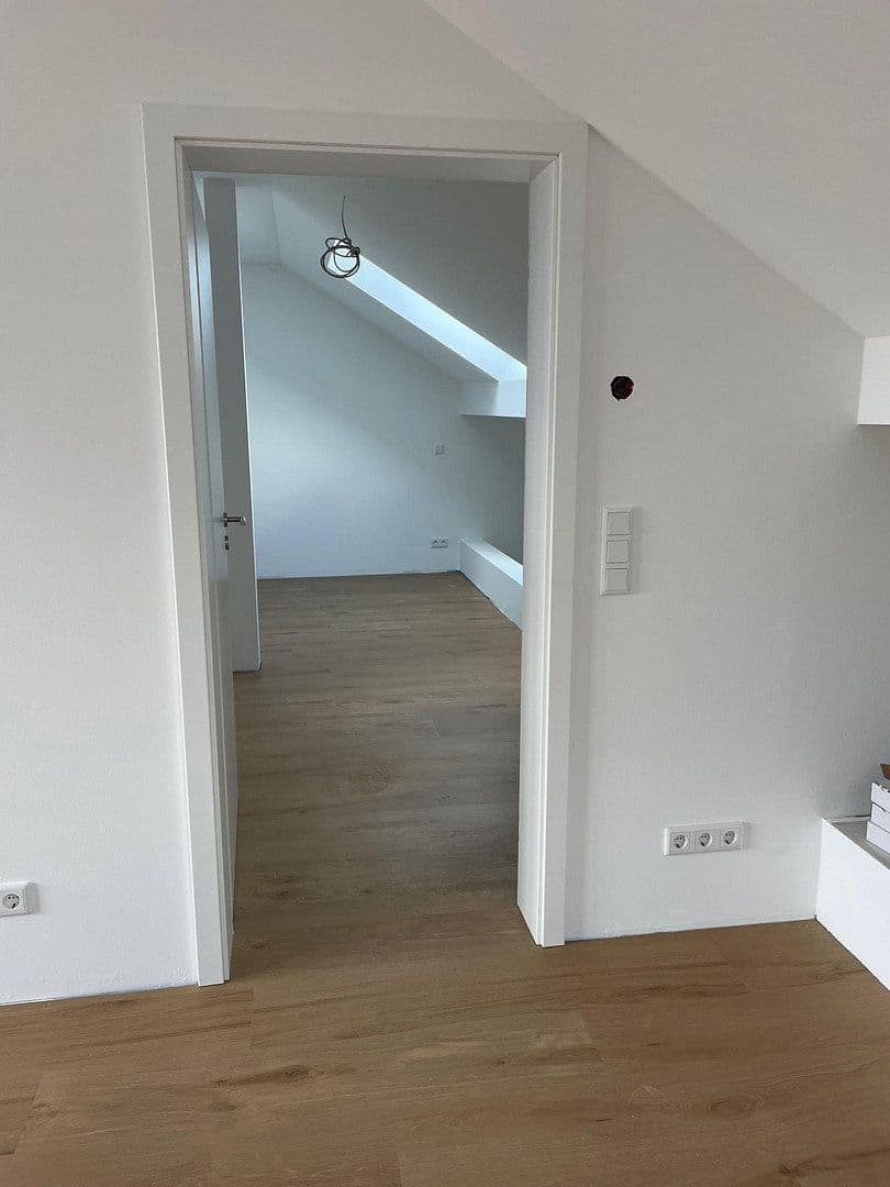 Prenájom bytu 3-izbový 77 m², Rodenbach, Porýnie-Falcko Prenájom bytu 3-izbový 77 m², Rodenbach, Porýnie-Falcko