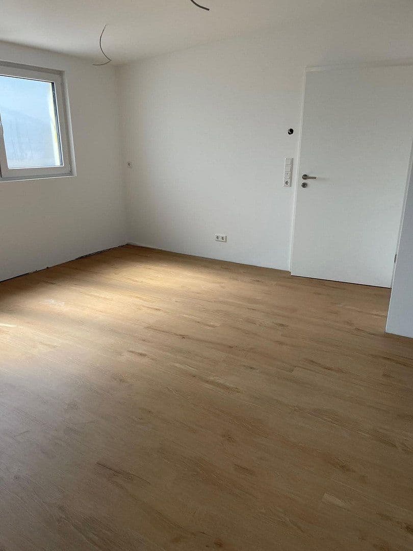 Prenájom bytu 3-izbový 77 m², Rodenbach, Porýnie-Falcko Prenájom bytu 3-izbový 77 m², Rodenbach, Porýnie-Falcko