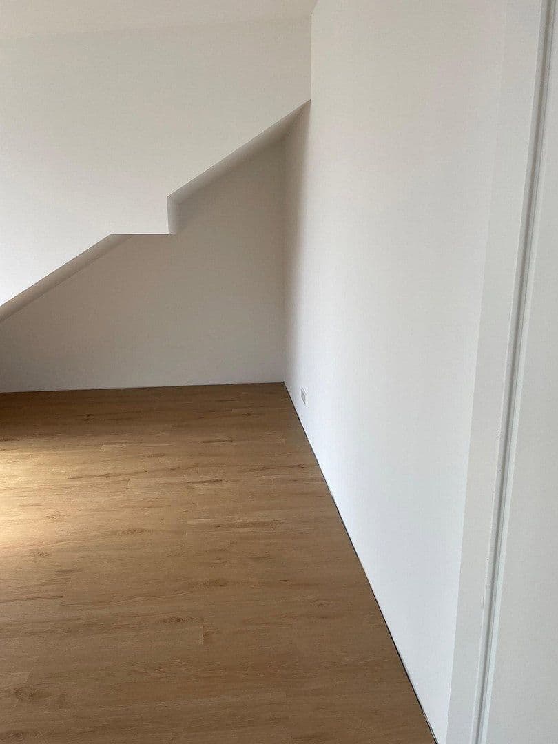 Prenájom bytu 3-izbový 77 m², Rodenbach, Porýnie-Falcko Prenájom bytu 3-izbový 77 m², Rodenbach, Porýnie-Falcko