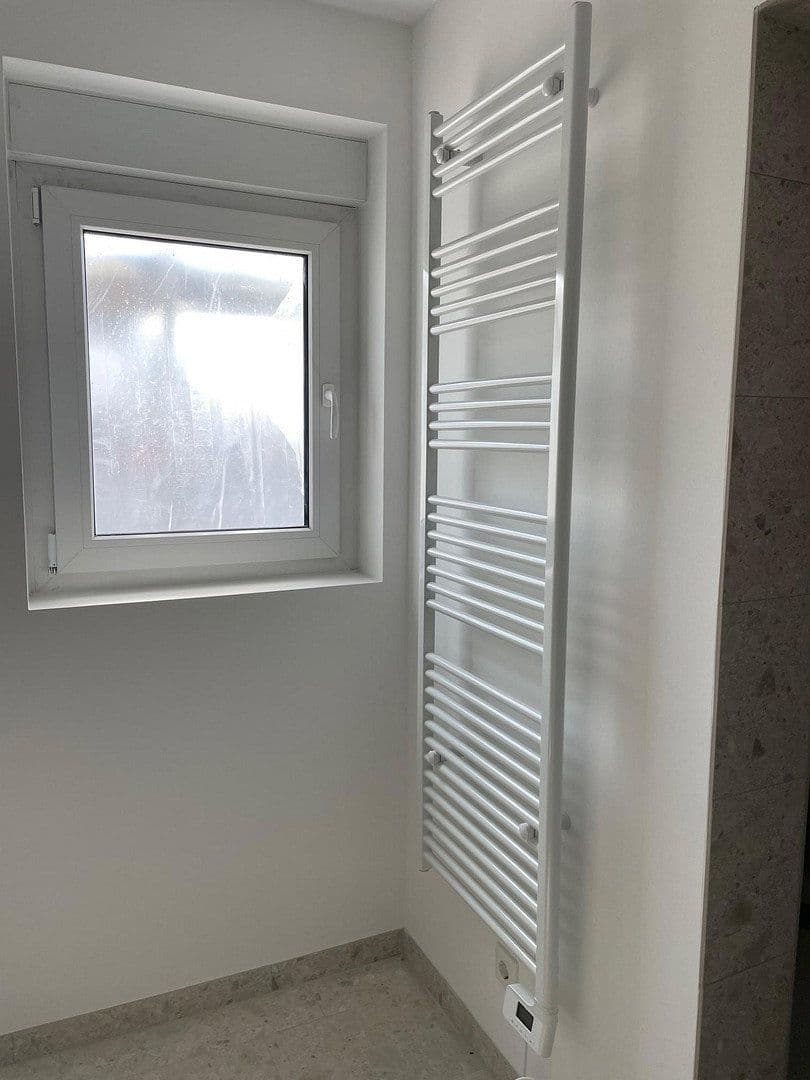 Prenájom bytu 4-izbový 100 m², Rodenbach, Porýnie-Falcko Prenájom bytu 4-izbový 100 m², Rodenbach, Porýnie-Falcko