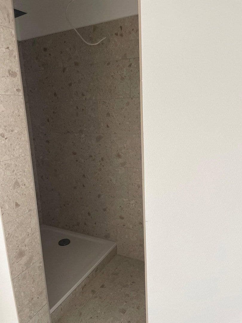 Prenájom bytu 4-izbový 100 m², Rodenbach, Porýnie-Falcko Prenájom bytu 4-izbový 100 m², Rodenbach, Porýnie-Falcko