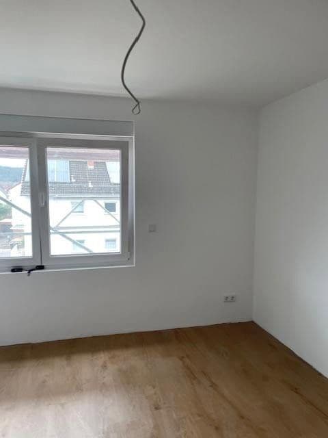 Prenájom bytu 4-izbový 100 m², Rodenbach, Porýnie-Falcko Prenájom bytu 4-izbový 100 m², Rodenbach, Porýnie-Falcko