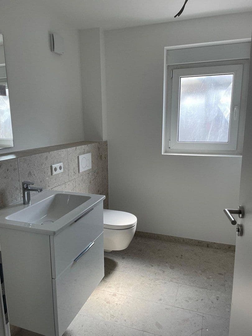 Prenájom bytu 4-izbový 100 m², Rodenbach, Porýnie-Falcko Prenájom bytu 4-izbový 100 m², Rodenbach, Porýnie-Falcko