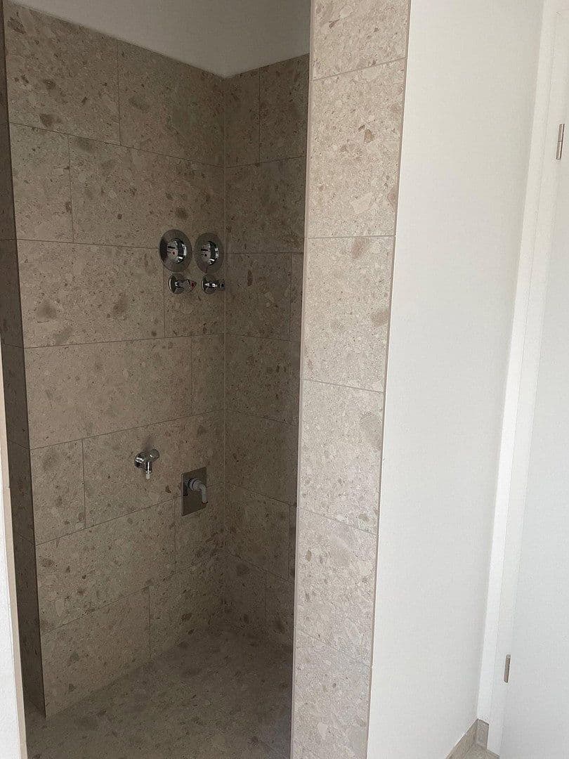 Prenájom bytu 4-izbový 100 m², Rodenbach, Porýnie-Falcko Prenájom bytu 4-izbový 100 m², Rodenbach, Porýnie-Falcko