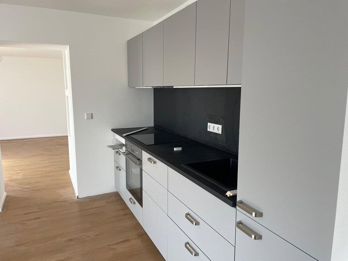 Prenájom bytu 4-izbový 100 m², Rodenbach, Porýnie-Falcko Prenájom bytu 4-izbový 100 m², Rodenbach, Porýnie-Falcko