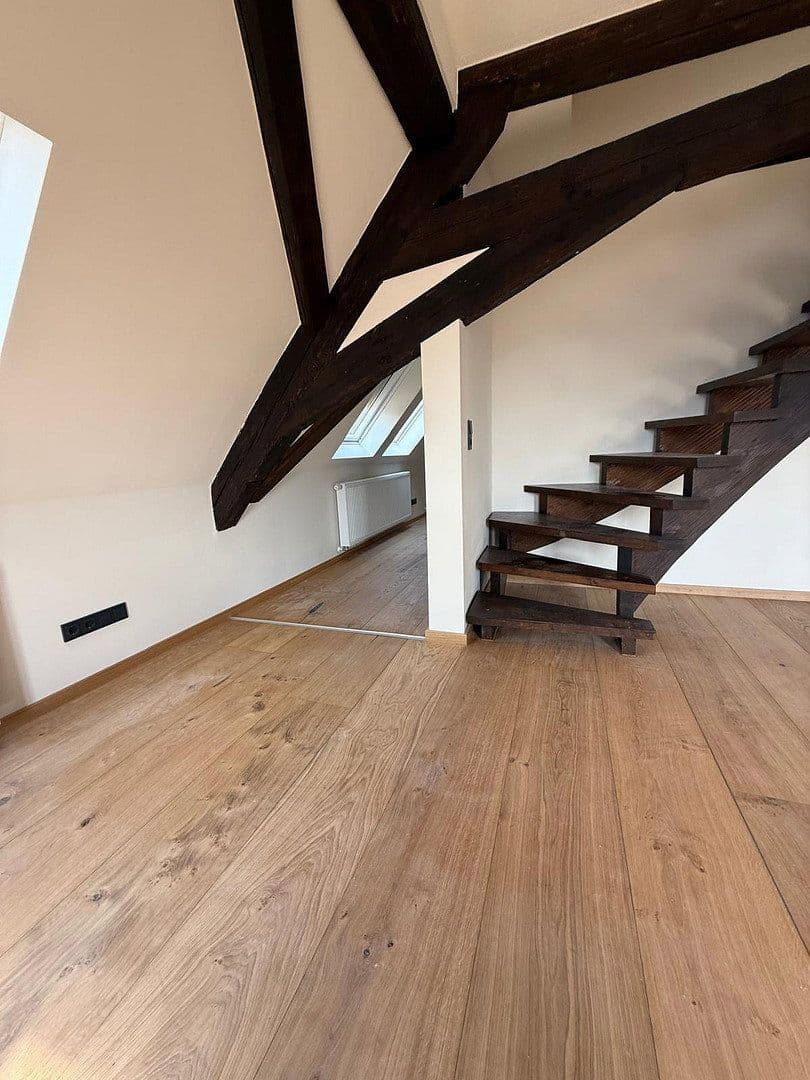 Prenájom bytu 5-izbový 165 m², Schlosshof 3, Pyrbaum, Bavorsko Prenájom bytu 5-izbový 165 m², Schlosshof 3, Pyrbaum, Bavorsko