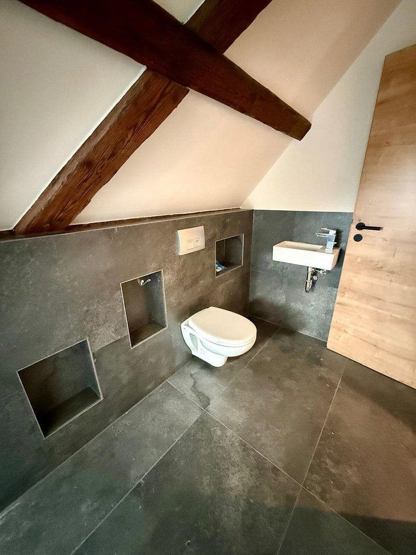 Prenájom bytu 5-izbový 165 m², Schlosshof 3, Pyrbaum, Bavorsko Prenájom bytu 5-izbový 165 m², Schlosshof 3, Pyrbaum, Bavorsko