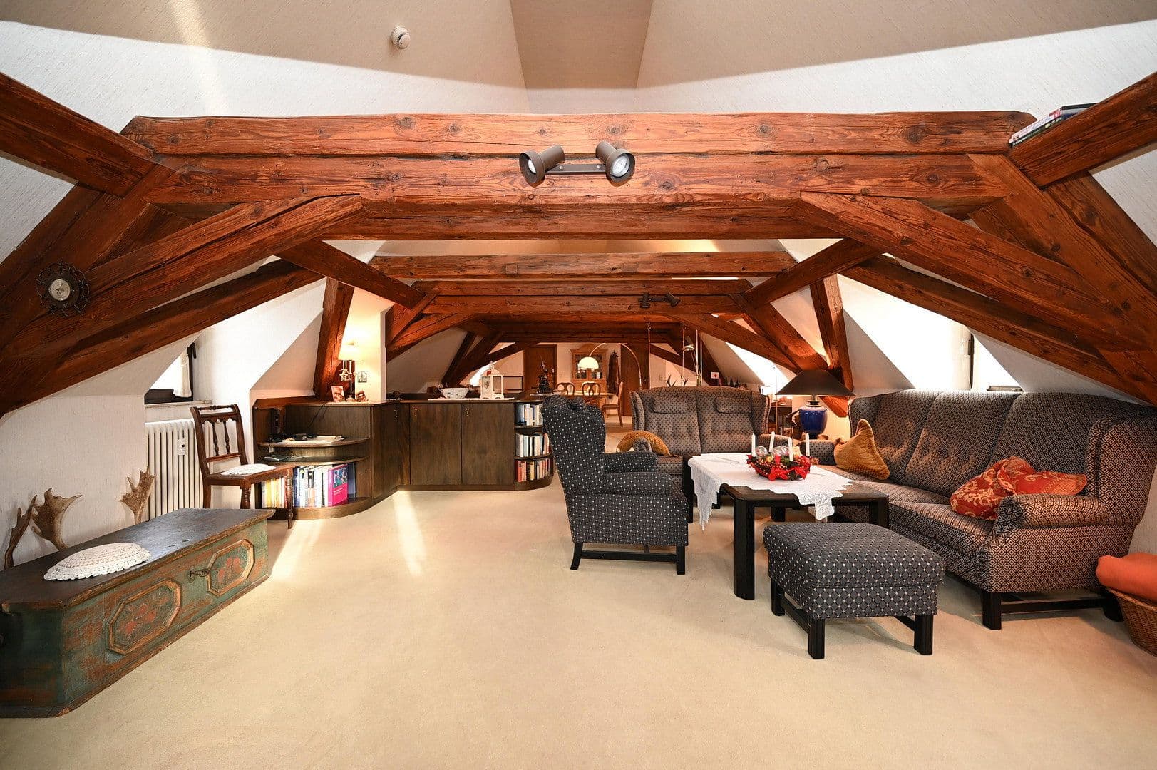 Prenájom bytu 5-izbový 165 m², Schlosshof 3, Pyrbaum, Bavorsko Prenájom bytu 5-izbový 165 m², Schlosshof 3, Pyrbaum, Bavorsko