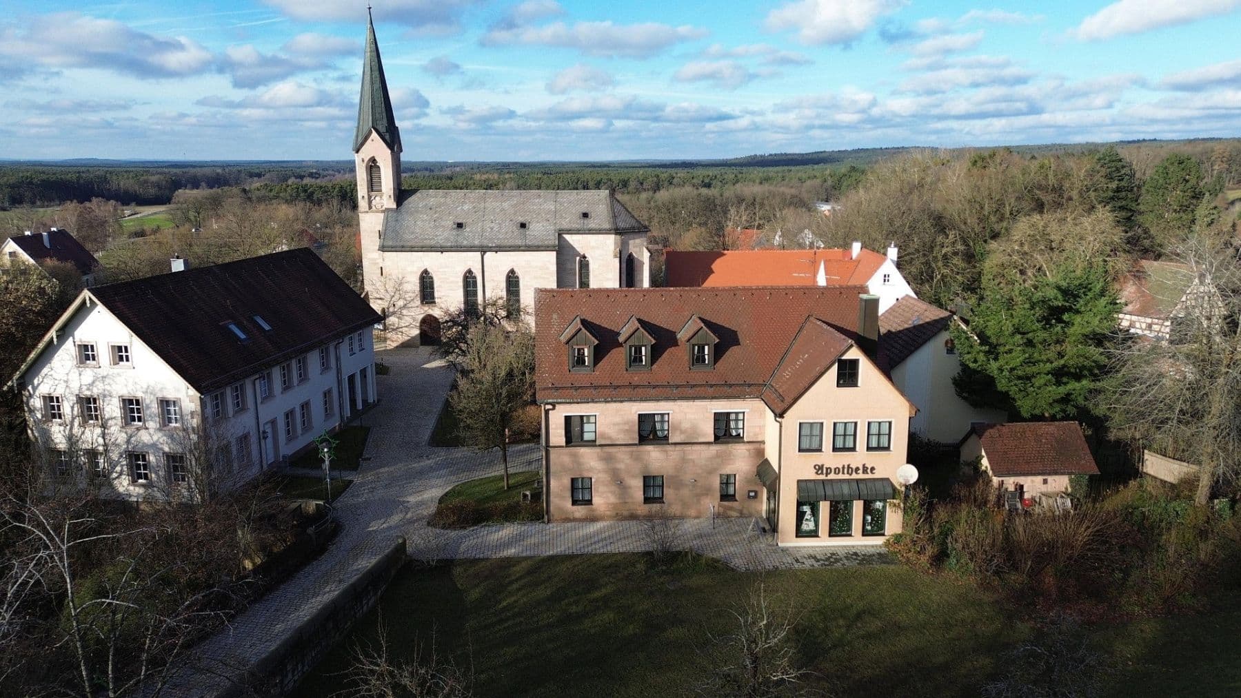 Prenájom bytu 5-izbový 165 m², Schlosshof 3, Pyrbaum, Bavorsko Prenájom bytu 5-izbový 165 m², Schlosshof 3, Pyrbaum, Bavorsko