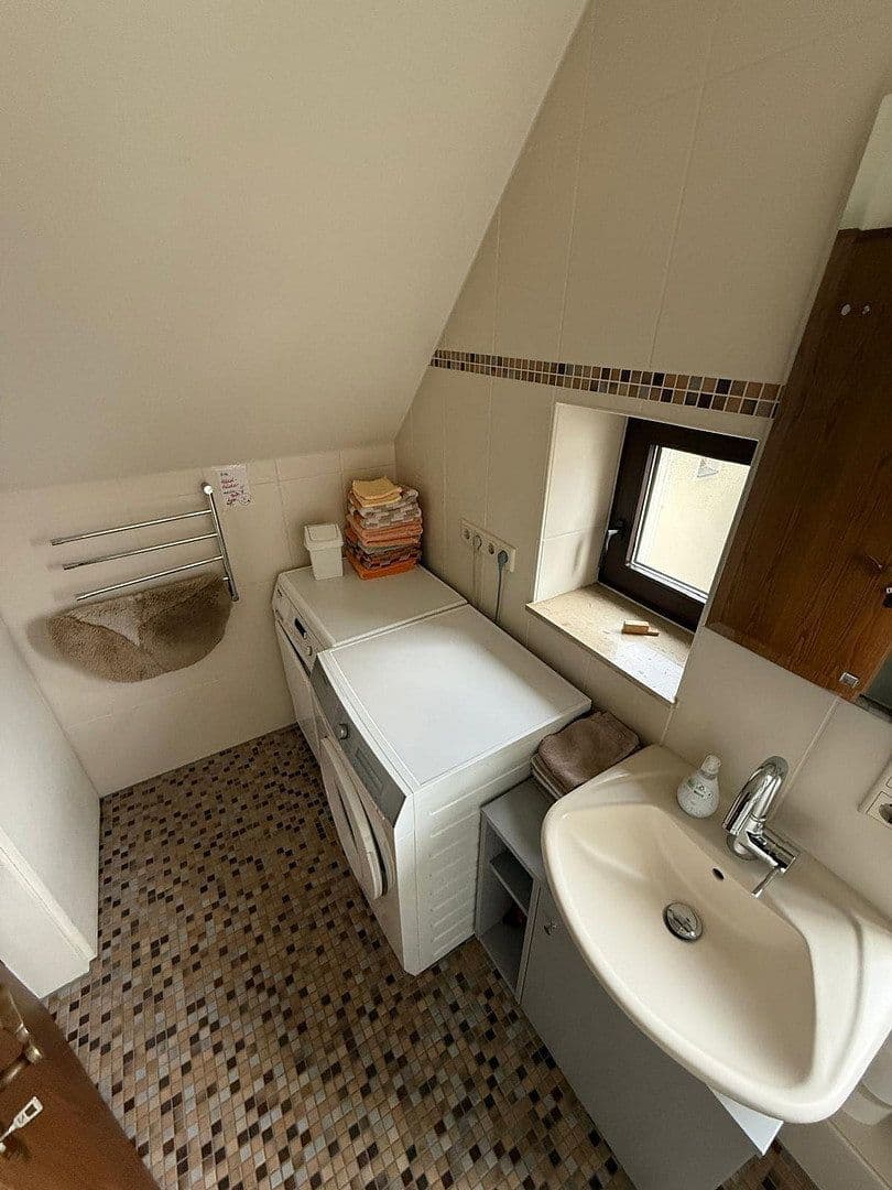 Prenájom bytu 5-izbový 165 m², Schlosshof 3, Pyrbaum, Bavorsko Prenájom bytu 5-izbový 165 m², Schlosshof 3, Pyrbaum, Bavorsko