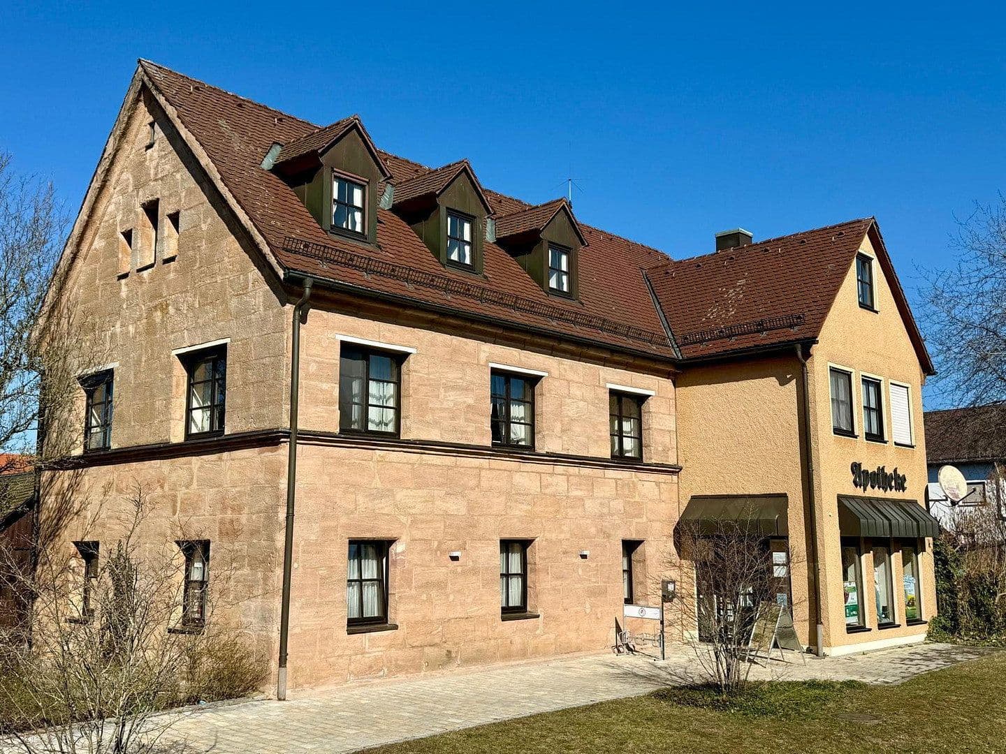 Prenájom bytu 5-izbový 165 m², Schlosshof 3, Pyrbaum, Bavorsko Prenájom bytu 5-izbový 165 m², Schlosshof 3, Pyrbaum, Bavorsko