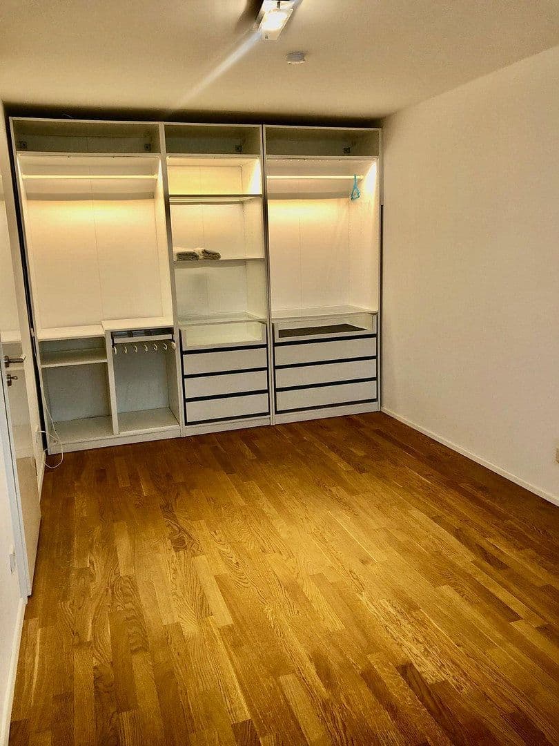 Prenájom bytu 3-izbový 80 m², Frankfurt am Main Riedberg, Hesensko Prenájom bytu 3-izbový 80 m², Frankfurt am Main Riedberg, Hesensko