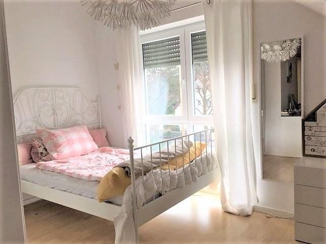 Prenájom domu 172 m², pozemek 325 m², München, Bavorsko Prenájom domu 172 m², pozemek 325 m², München, Bavorsko