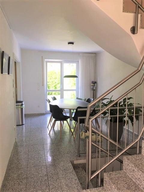 Prenájom domu 172 m², pozemek 325 m², München, Bavorsko Prenájom domu 172 m², pozemek 325 m², München, Bavorsko