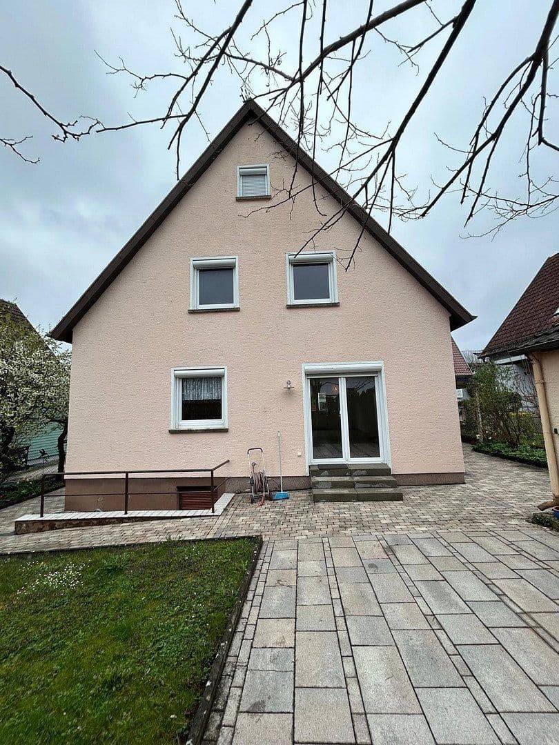 Predaj domu 145 m², pozemek 350 m², Robert-Koch-Weg 6, Böblingen, Bádensko-Wurttembersko Predaj domu 145 m², pozemek 350 m², Robert-Koch-Weg 6, Böblingen, Bádensko-Wurttembersko