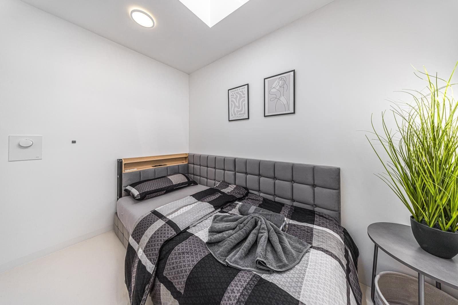 Predaj domu 1.560 m², pozemek 1.070 m², Landsberger Straße 65, Halle, Sasko-Anhaltsko Predaj domu 1.560 m², pozemek 1.070 m², Landsberger Straße 65, Halle, Sasko-Anhaltsko