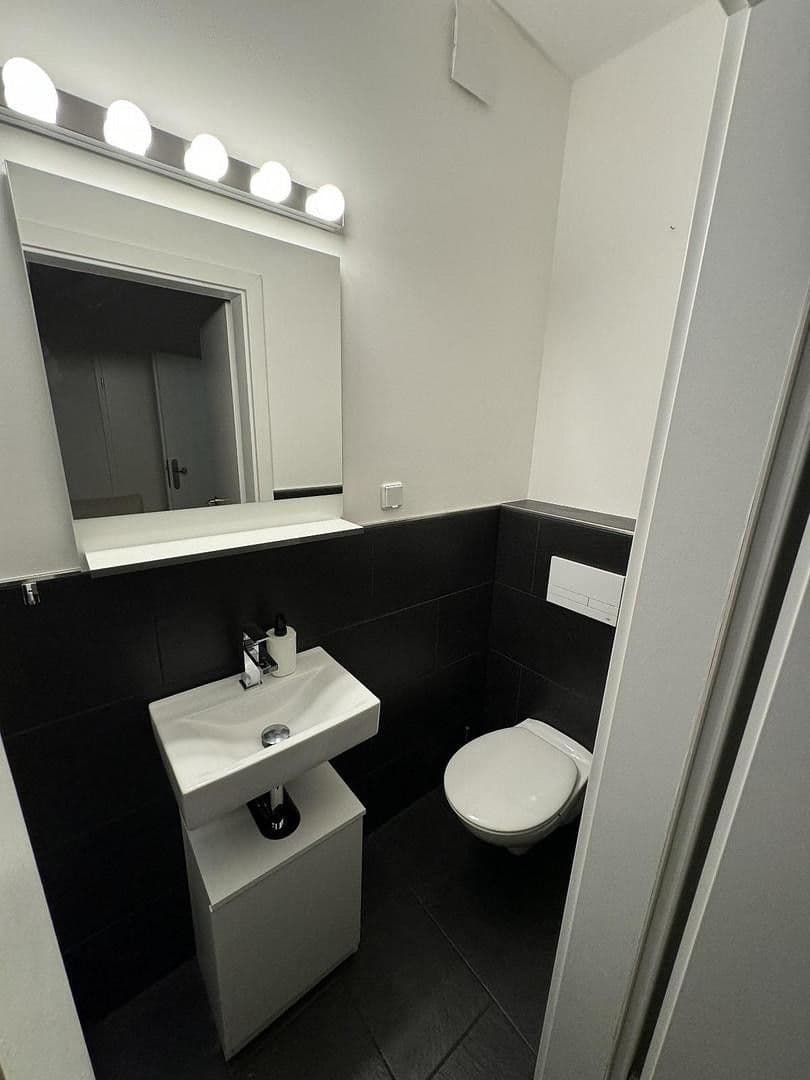 Predaj domu 1.560 m², pozemek 1.070 m², Landsberger Straße 65, Halle, Sasko-Anhaltsko Predaj domu 1.560 m², pozemek 1.070 m², Landsberger Straße 65, Halle, Sasko-Anhaltsko